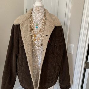 XL Levi’s Brown Corduroy Sherpa Lining Jacket